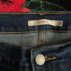 Levi's Boyfriend Jean. No tears or rips. Comfy Jean and excellent condition.